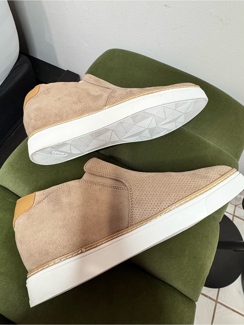 Dr. Scholl's Men's Beige Perforated Slip-On Loafers - Picture 9 of 12